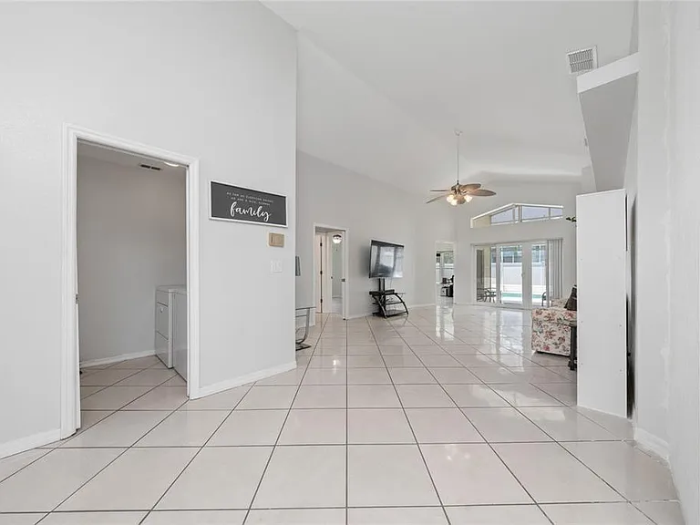154 Bayhead St — Photo 5