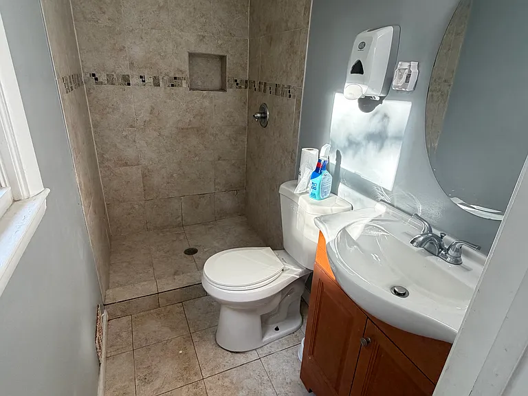 4905 Fox St — Photo 4