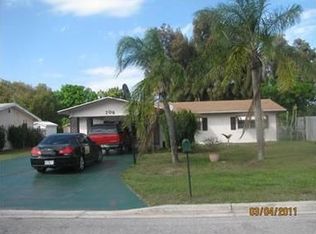 706 Palm Ave, Fort Pierce, FL 34982