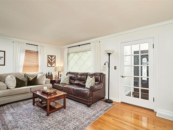 4th image of 242 Denby Ave