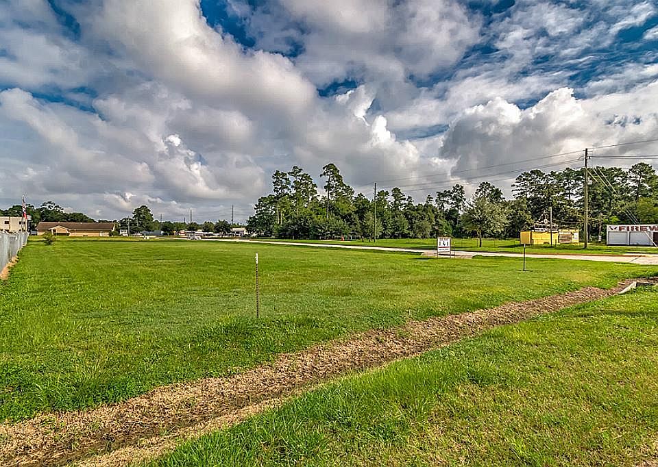 Great corner location with frontage on 4 lane Huffmeister Rd near Kluge/Blossomheath.