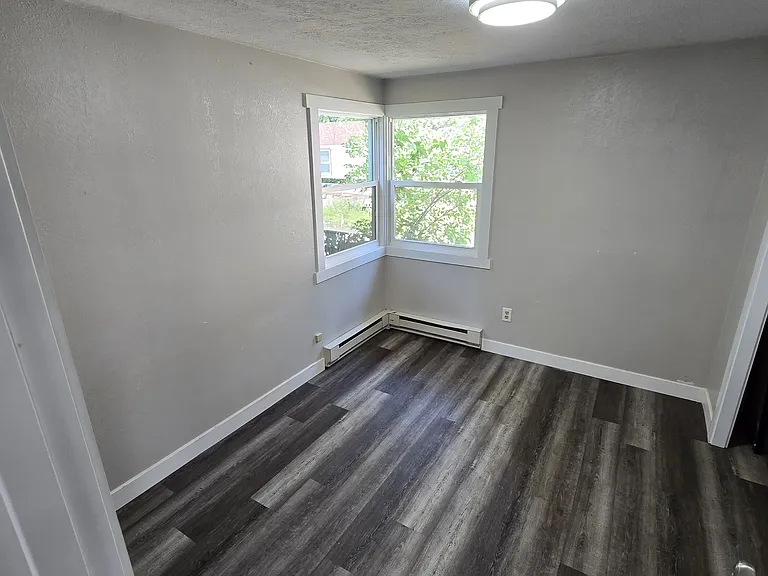 927 37th St SE — Photo 9