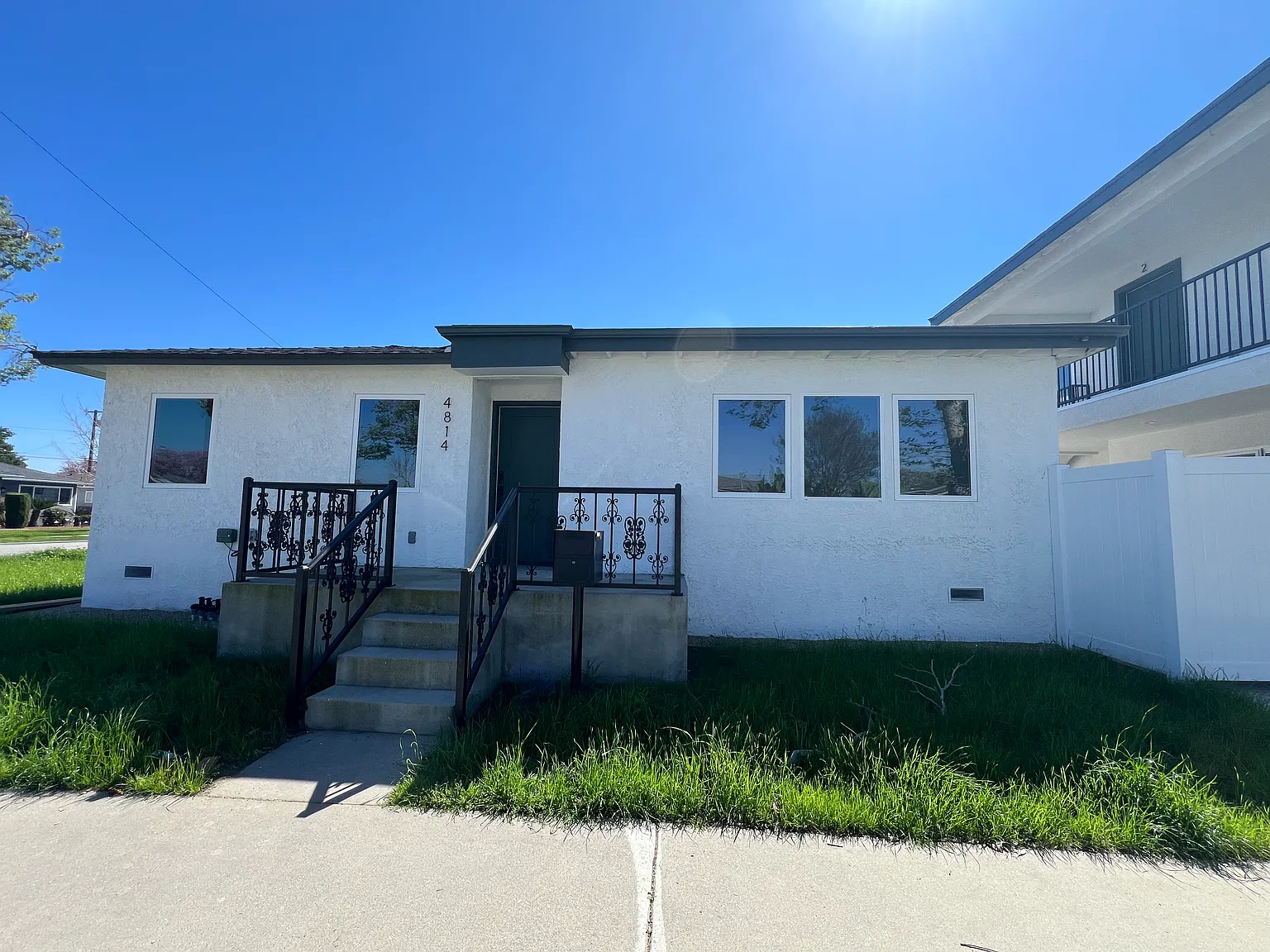 3 bed, 1320 sqft, $4,100 — Photo 1