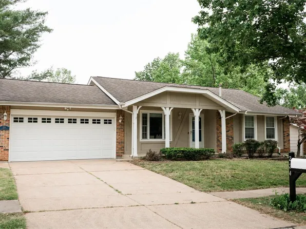 224 Valleyoak Ct, Ballwin, MO 63021
