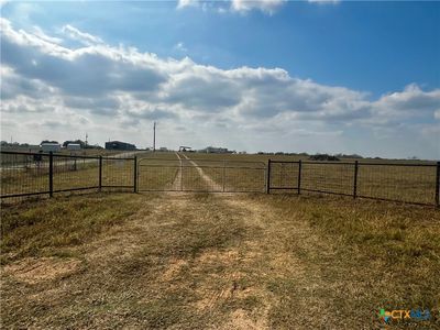 225 County Road 423, Stockdale, TX, 78160