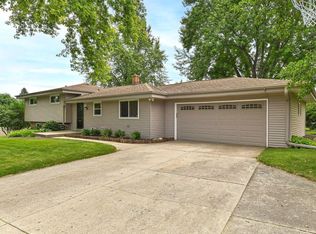 3025 Smith Dr, Brookfield, WI 53005