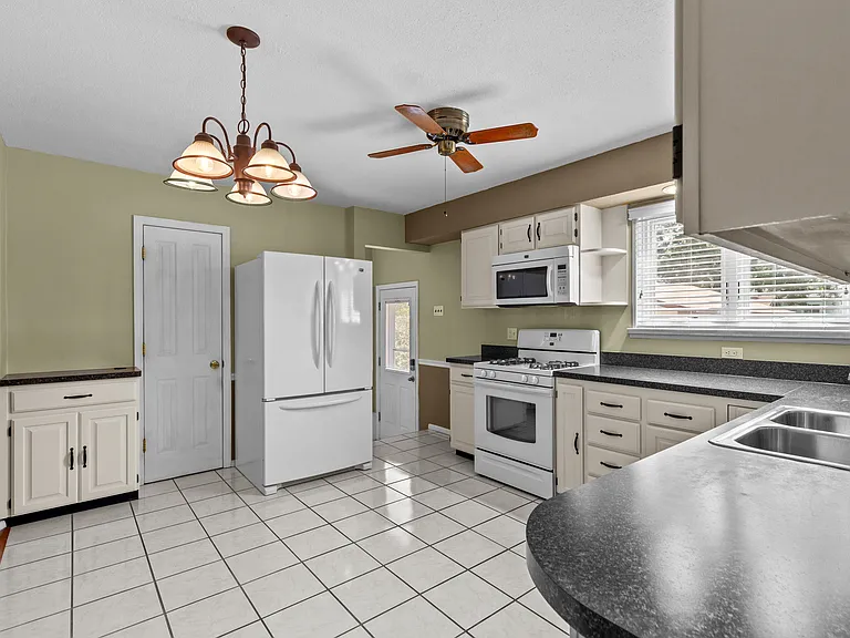 10010 Mayo Dr — Photo 9