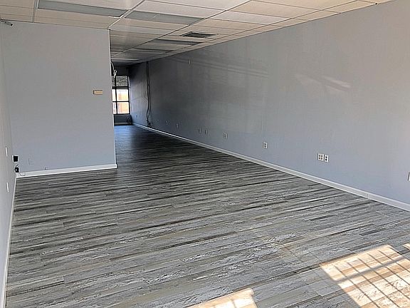 5th image of 5034 N Broadway St
