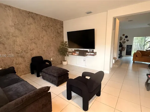 12383 NW 23rd Ct, Miami, FL 33167