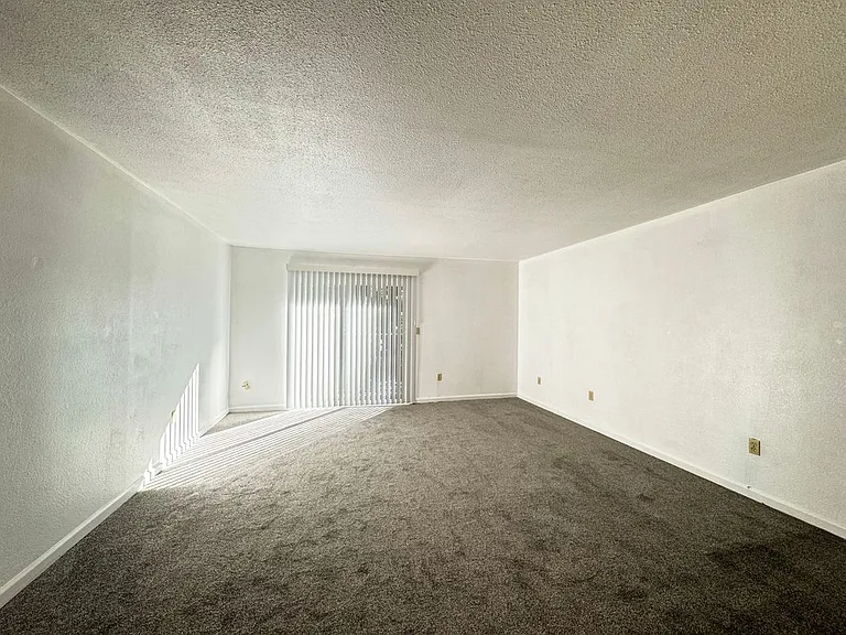 2148 Primrose Dr #4 — Photo 6