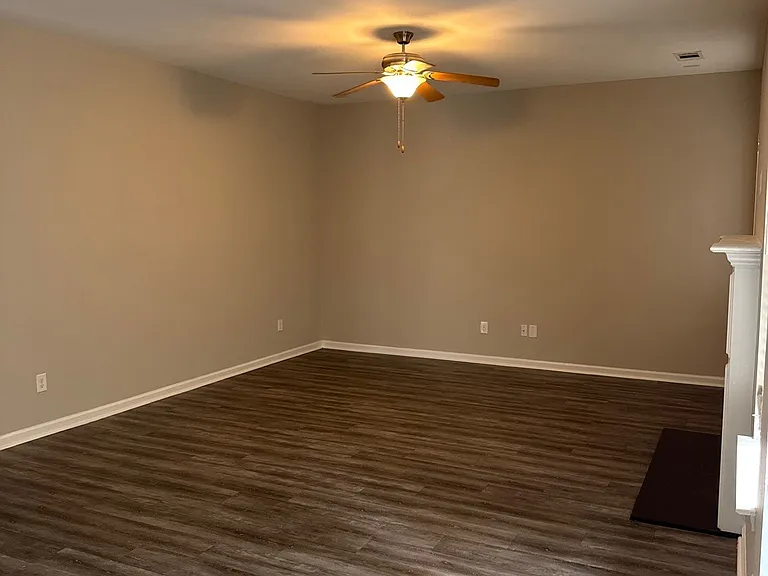 2213 Grandwood Ln — Photo 6