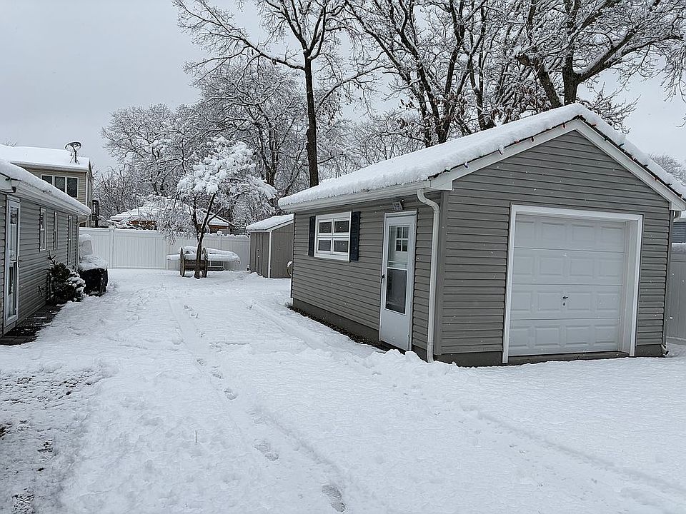 2nd image of 1030 Lynn Ave