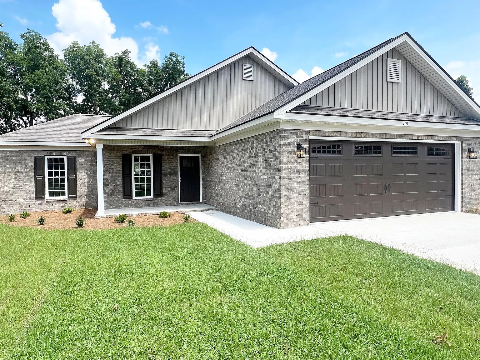 203 Silverthorn Dr - 1 — Photo 1