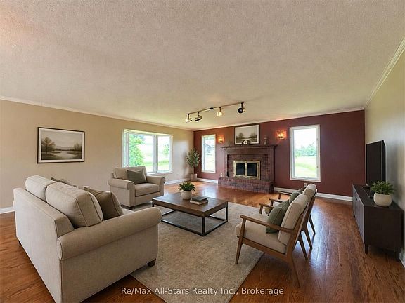 5th image of 272 Providence Rd