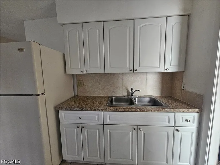 423 Morgan Cir S — Photo 8