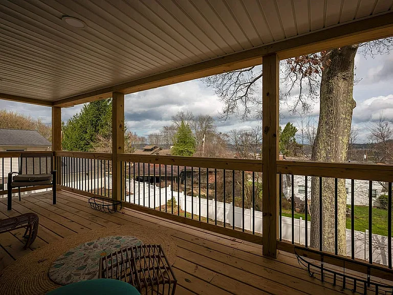 604 Bendview Dr — Photo 5