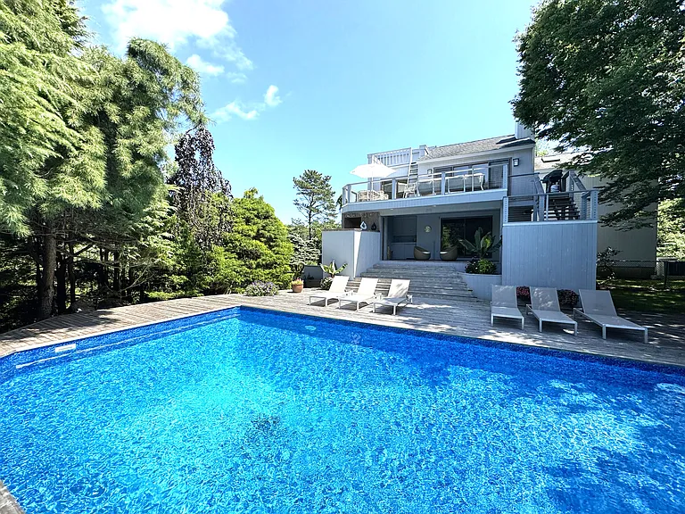 43 Arbutus Rd — Photo 2