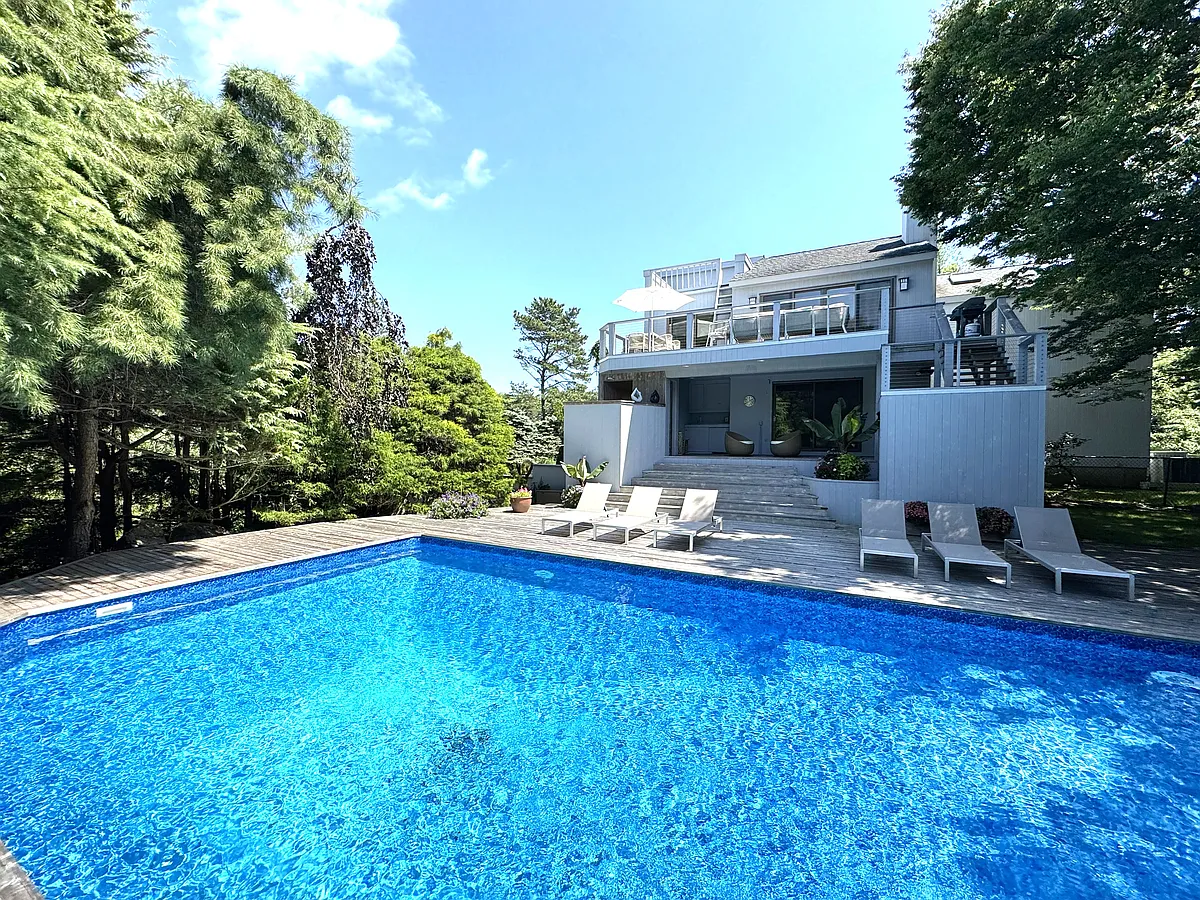 Building Photo - 43 Arbutus Rd
