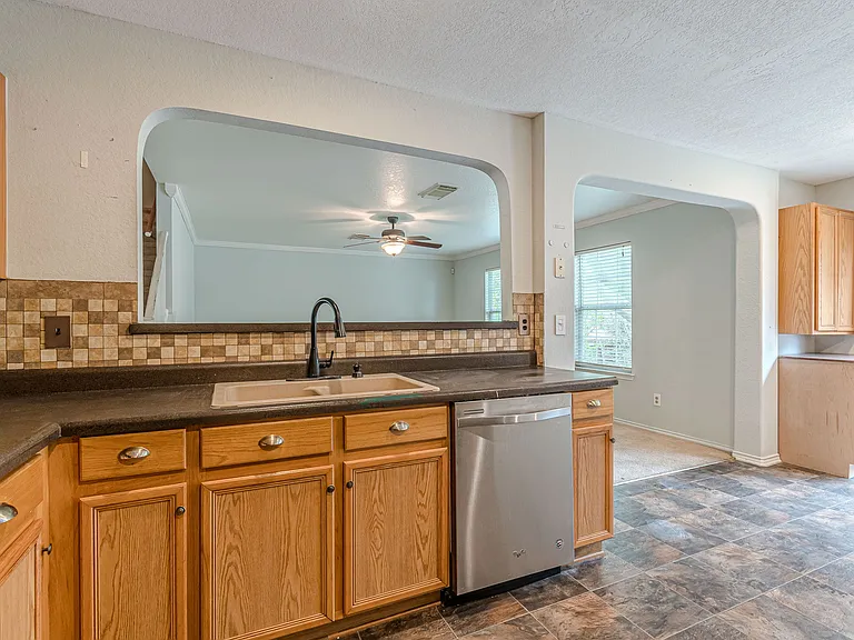 164 Springtree Holw — Photo 16