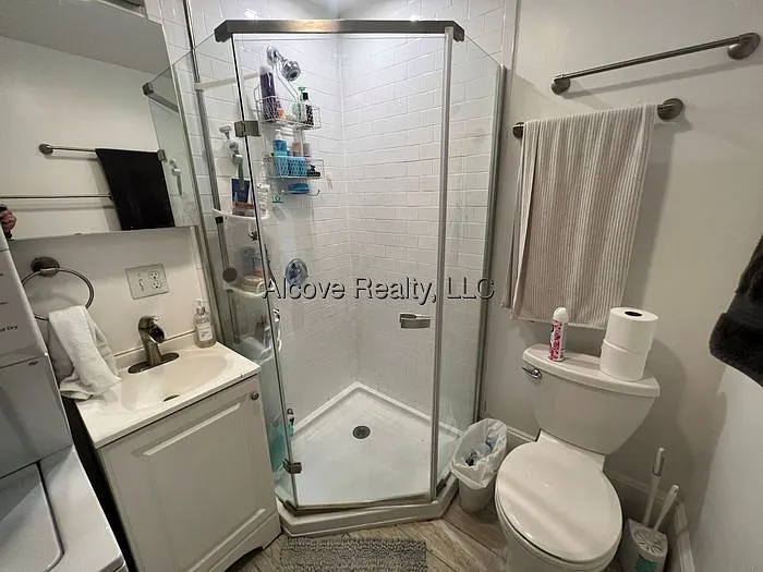 2 bed, 1.0 bath, $3,600 — Photo 3