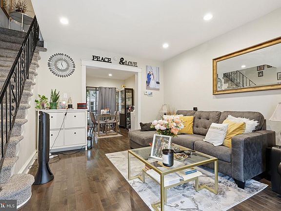 3rd image of 2047 E Rittenhouse St