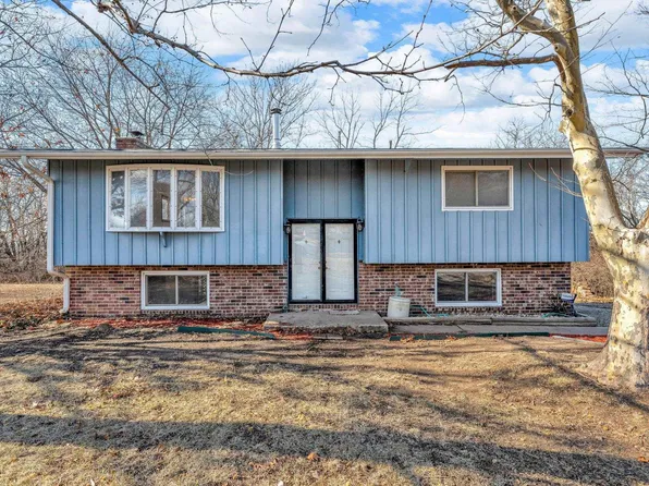 6395 Ridge View Dr, Ozawkie, KS 66070