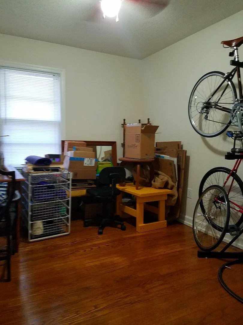 Three-Bedroom Corner Lot Home - Walking Distance to Park Circle — Photo 4