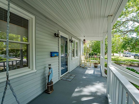 3rd image of 212 Davis Ave