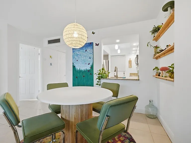 108 Royal Park Dr #1D — Photo 4