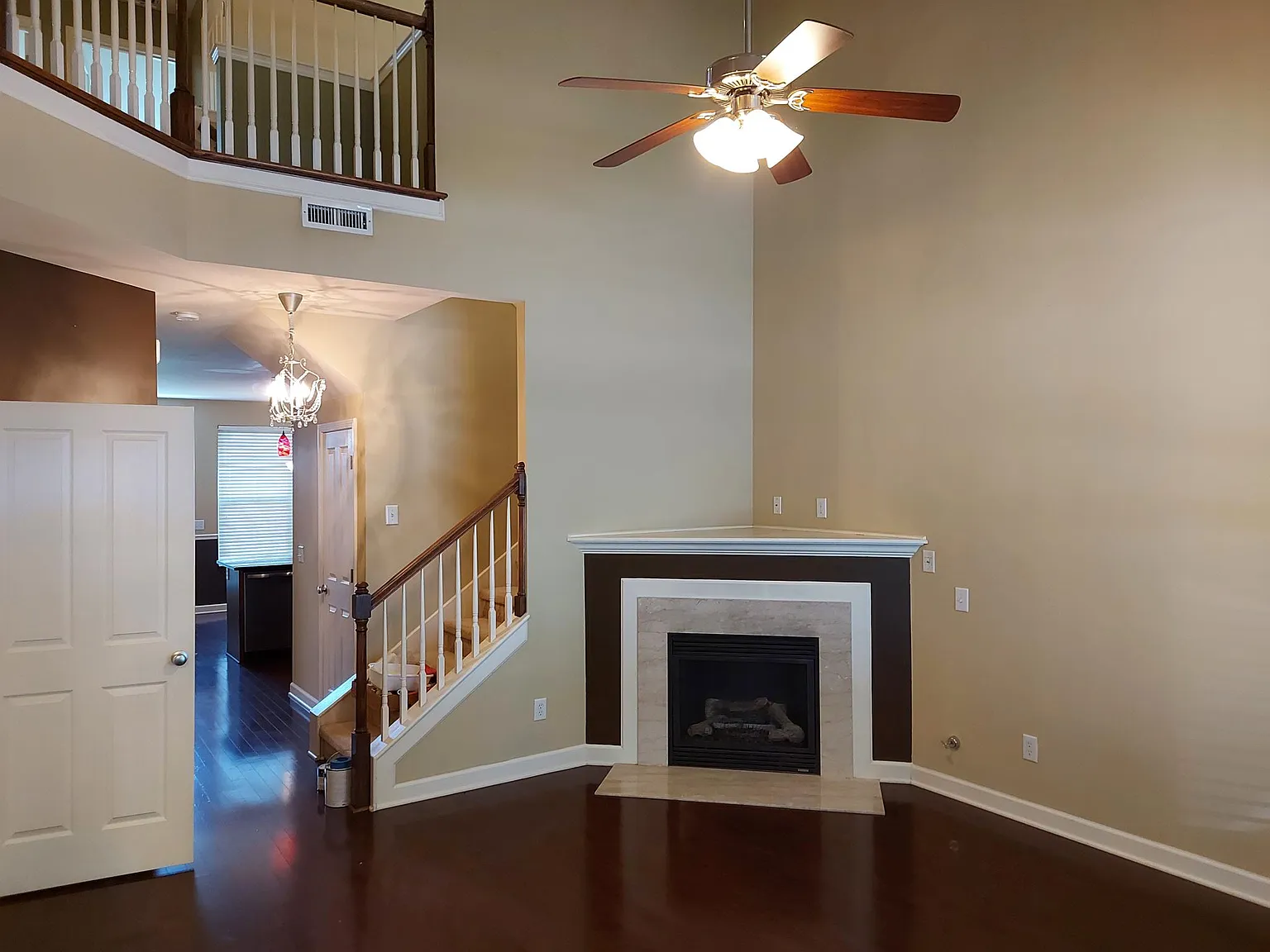 3 bed, 2.5 bath, 1758 sqft, $2,100 — Photo 3