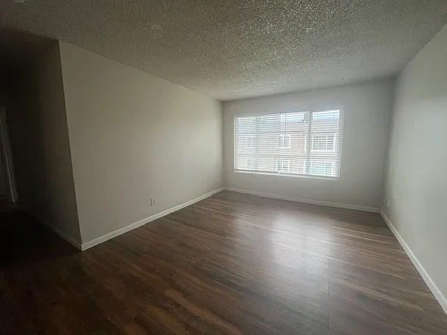 2 bed, 900 sqft, $1,795 — Photo 1