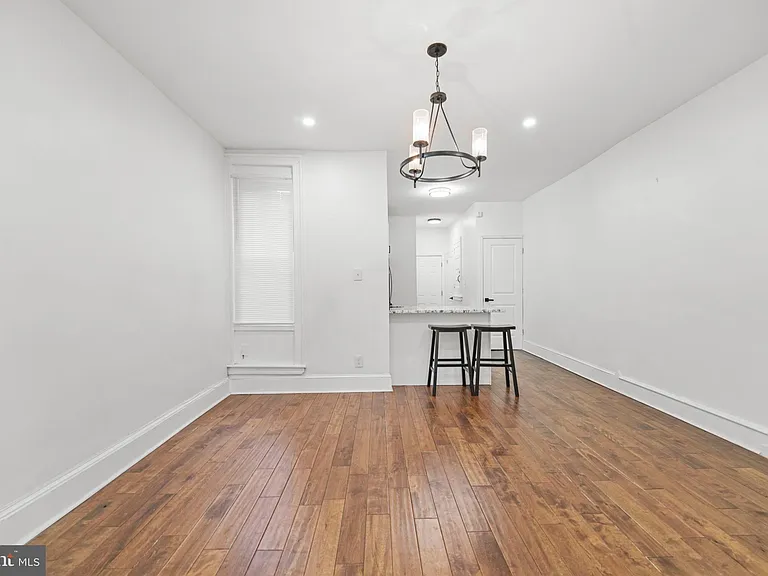 5527 Catharine St — Photo 5