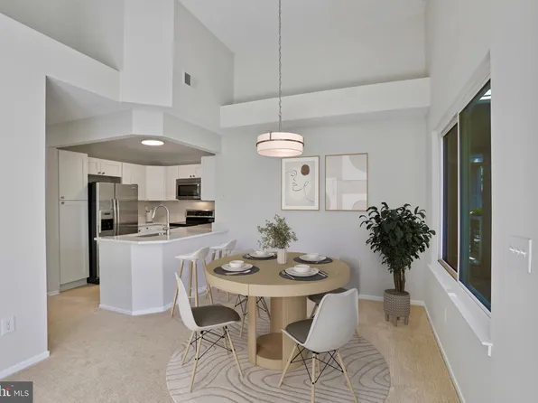 11737 Summerchase Cir, Reston, VA 20194