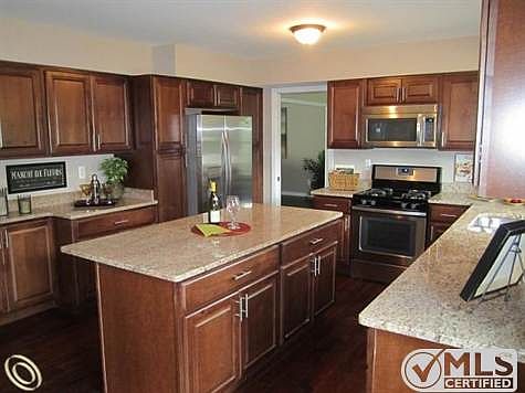 3.Beautiful Kitchen.jpg