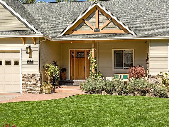 1536 NE Vista FE Ct Roseburg