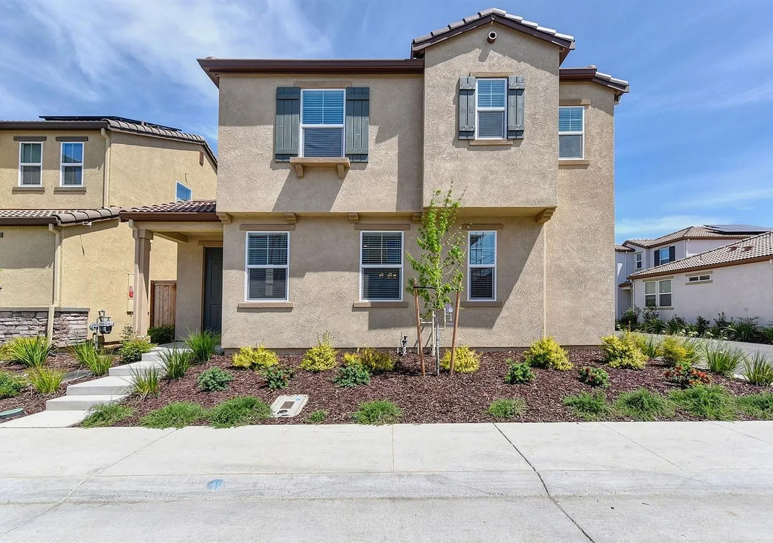 Available Now! - 9911 Del Surf Ln, Elk Grove - 4Bx3B — Photo 1