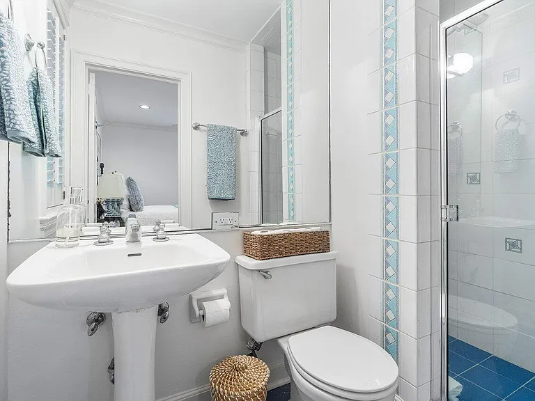240 Miraflores Dr — Photo 11