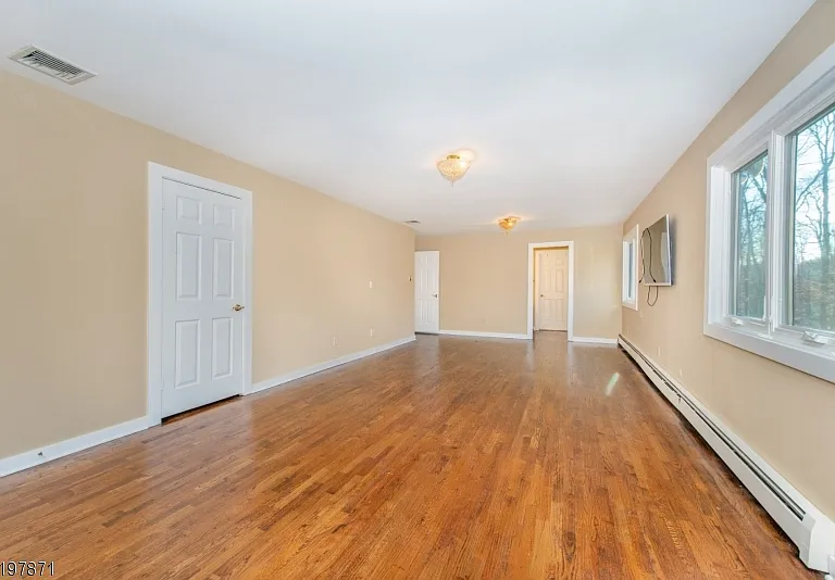 32 Schoolhouse Ln — Photo 12