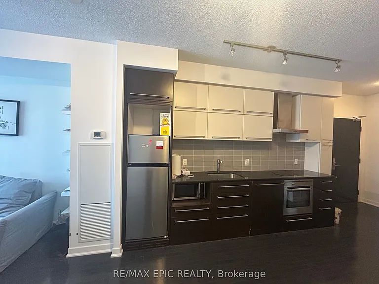 770 Bay St #702 — Photo 8