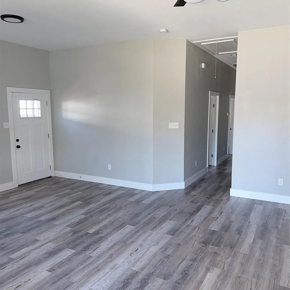 3 bed, 2.0 bath, 2360 sqft, $1,790 — Photo 2