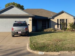 208 Cherokee Trl, Alvarado, TX 76009