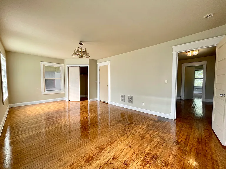 3921 Troost Ave — Photo 7
