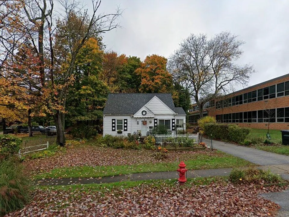 646 Mae St