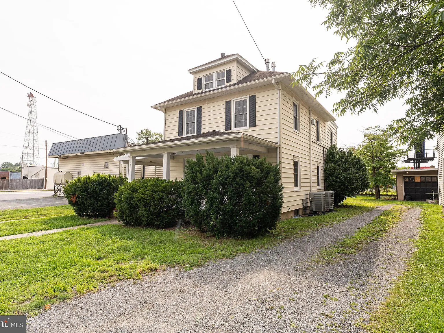 3 bed, 1.5 bath, 1672 sqft, $1,495 — Photo 3