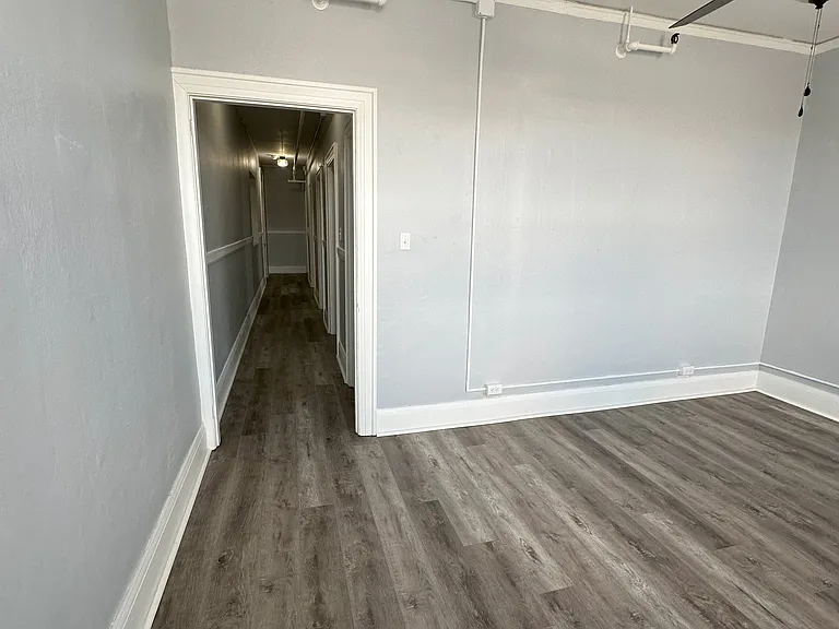 607 E 5th St #15 — Photo 22