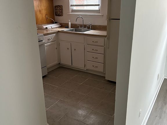 5th image of 9442 Lansford St