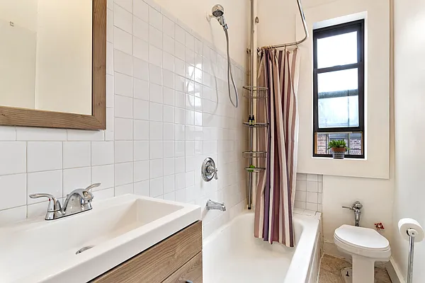 Sold by Sotheby's International Realty | media 18