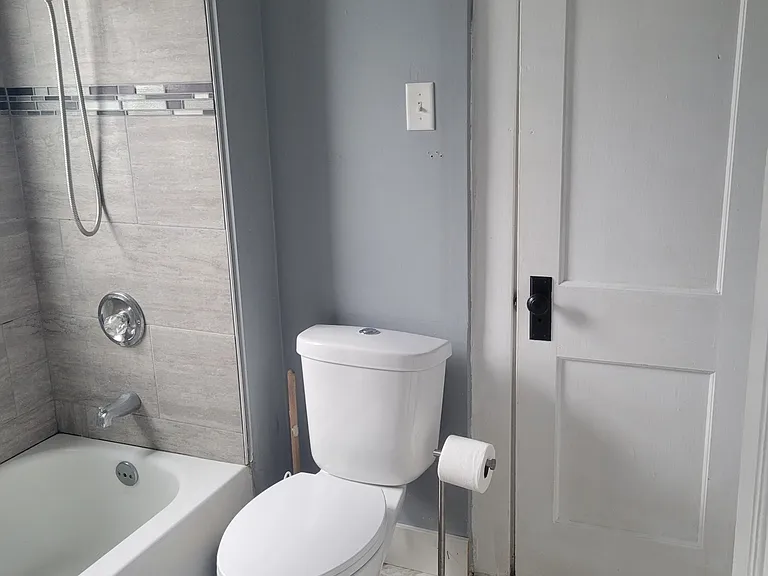 2933 Sumner St #1 — Photo 8