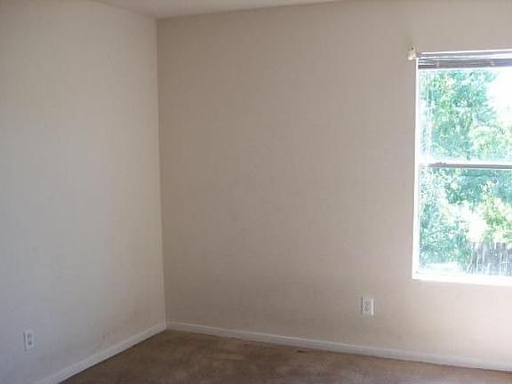 4th image of 1210 Blackberry Hollow Dr
