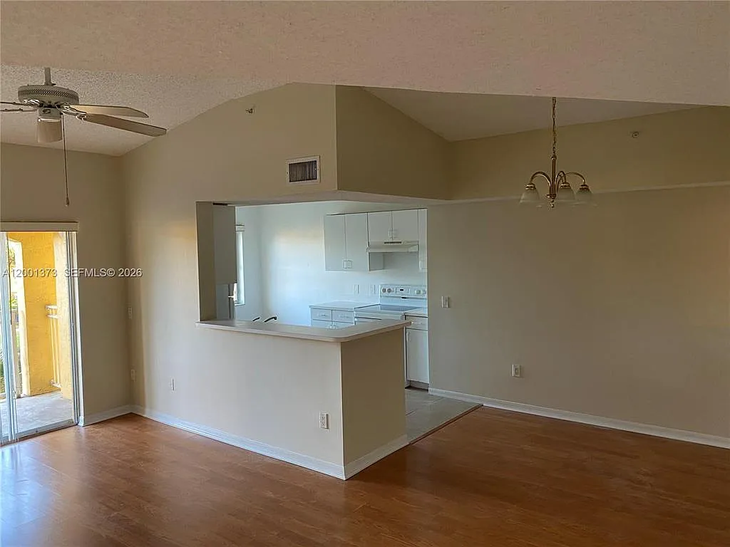 3 bed, 1247 sqft, $2,600 — Photo 4